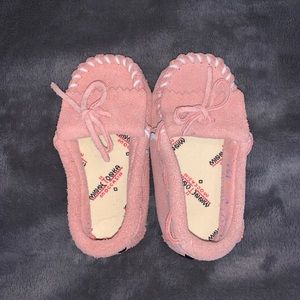 Minnetonka pink toddler shoes